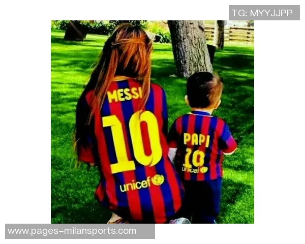 梅西与安东内拉共享温馨圣诞时刻祝福粉丝们节日快乐